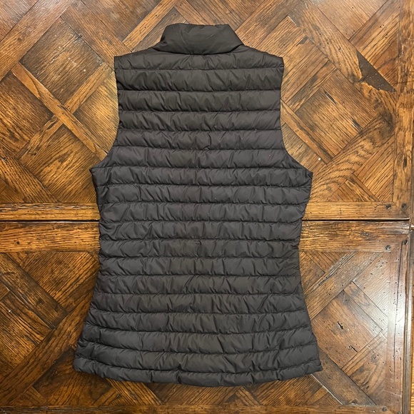 Lululemon Women's Black Down Vest Size 6 - Picture 3 of 9